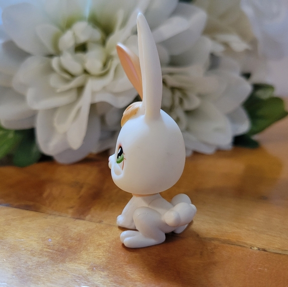Littlest Pet Shop LPS #322 Bunny Rabbit White Tan Green Eyes 2006 - Picture 2 of 10